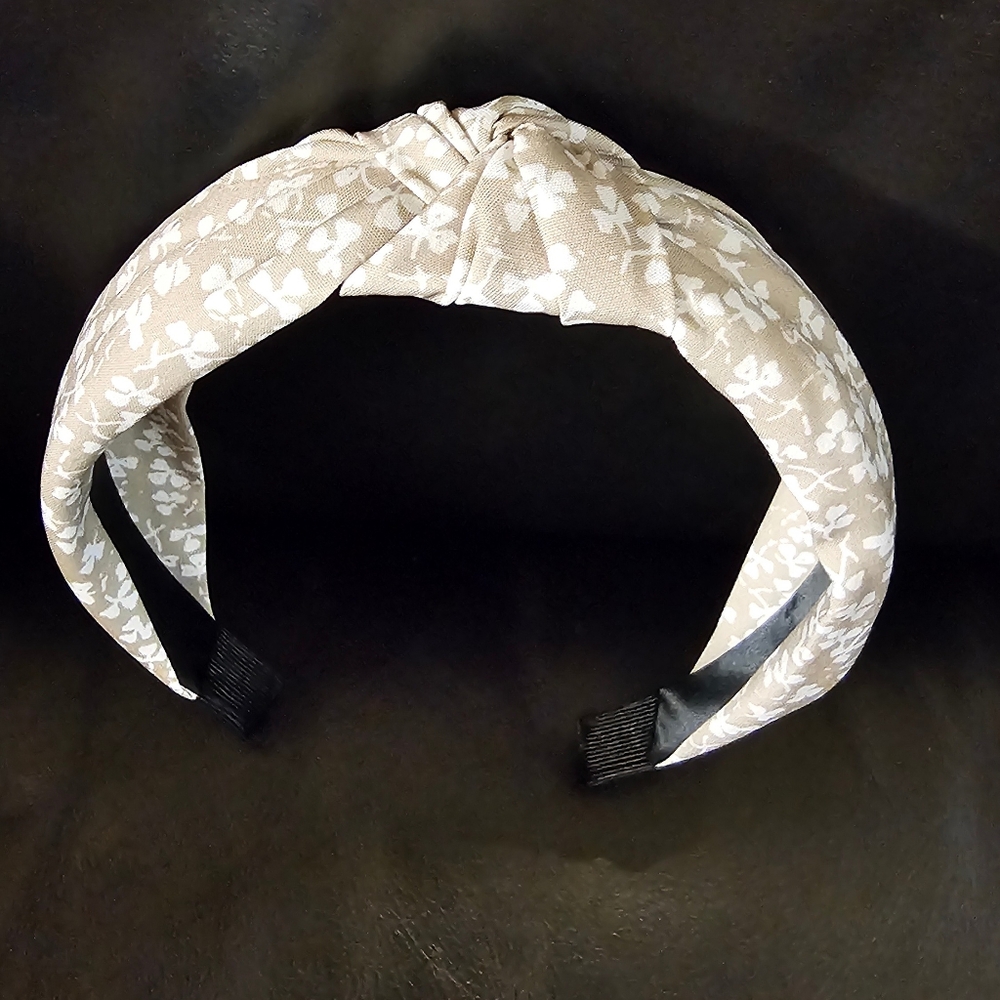 Set Of Three Knotted Headband Cream, Tan, and Tan & White Floral NWOT - Picture 4 of 11